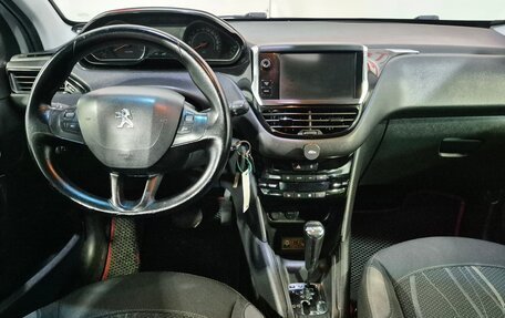 Peugeot 208 II, 2013 год, 649 900 рублей, 10 фотография