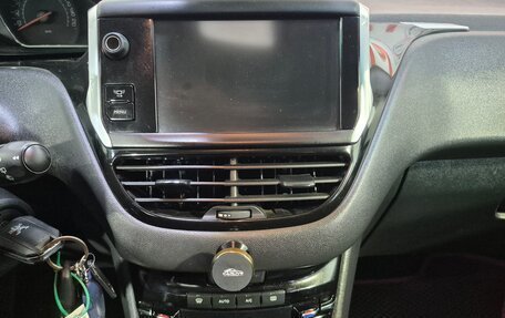 Peugeot 208 II, 2013 год, 649 900 рублей, 17 фотография