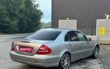 Mercedes-Benz E-Класс, 2004 год, 695 000 рублей, 3 фотография