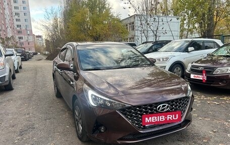 Hyundai Solaris II рестайлинг, 2021 год, 1 630 000 рублей, 2 фотография