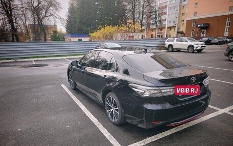 Toyota Camry, 2020 год, 2 800 000 рублей, 4 фотография