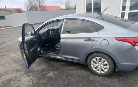 Hyundai Solaris II рестайлинг, 2017 год, 1 500 000 рублей, 2 фотография