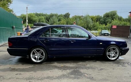 Mercedes-Benz E-Класс, 1998 год, 450 000 рублей, 4 фотография