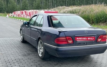Mercedes-Benz E-Класс, 1998 год, 450 000 рублей, 3 фотография