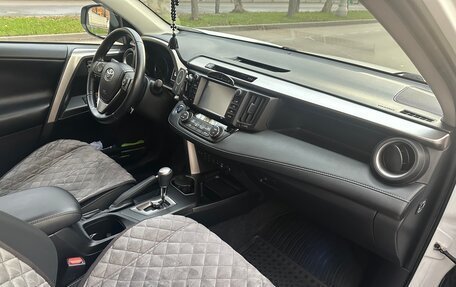 Toyota RAV4, 2018 год, 2 710 000 рублей, 10 фотография