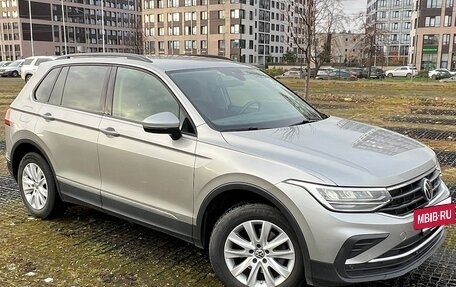 Volkswagen Tiguan II, 2021 год, 3 300 000 рублей, 2 фотография