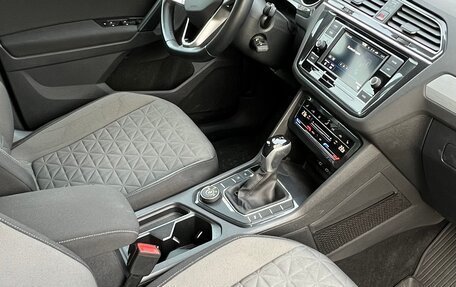 Volkswagen Tiguan II, 2021 год, 3 300 000 рублей, 13 фотография