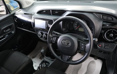 Toyota Vitz, 2019 год, 1 339 000 рублей, 11 фотография