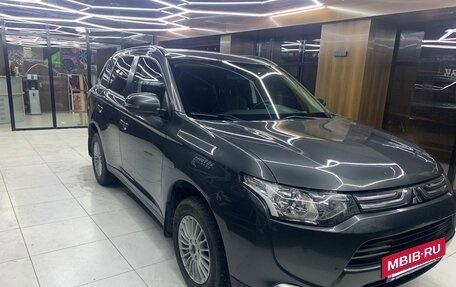 Mitsubishi Outlander III рестайлинг 3, 2013 год, 1 050 000 рублей, 2 фотография
