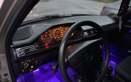 Mercedes-Benz E-Класс, 1994 год, 490 000 рублей, 5 фотография