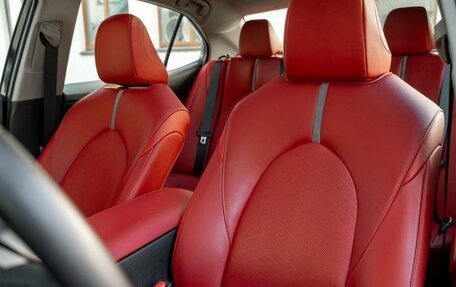 Toyota Camry, 2021 год, 3 550 000 рублей, 5 фотография