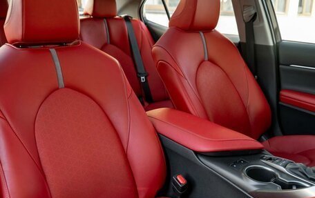 Toyota Camry, 2021 год, 3 550 000 рублей, 4 фотография