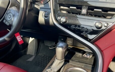 Toyota Camry, 2021 год, 3 550 000 рублей, 7 фотография