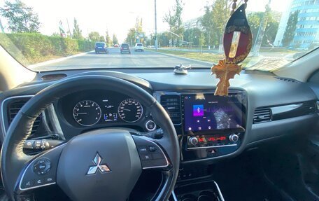 Mitsubishi Outlander III рестайлинг 3, 2020 год, 2 360 000 рублей, 17 фотография