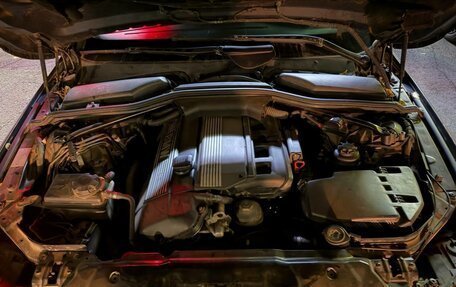 BMW 5 серия, 2004 год, 720 000 рублей, 18 фотография