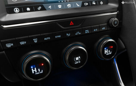 Jaguar E-Pace, 2019 год, 2 890 000 рублей, 17 фотография