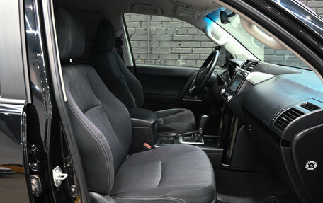 Toyota Land Cruiser Prado 150 рестайлинг 2, 2016 год, 3 600 000 рублей, 13 фотография