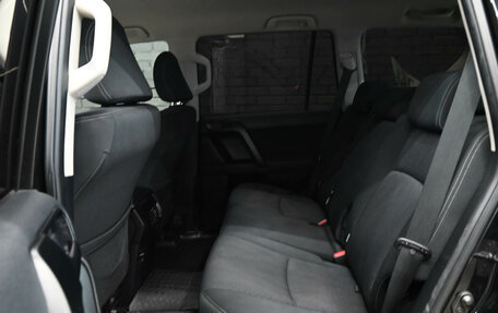 Toyota Land Cruiser Prado 150 рестайлинг 2, 2016 год, 3 600 000 рублей, 11 фотография