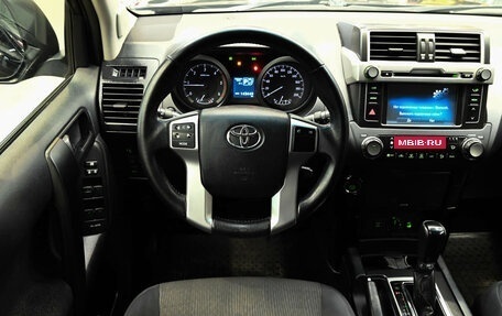 Toyota Land Cruiser Prado 150 рестайлинг 2, 2016 год, 3 600 000 рублей, 12 фотография