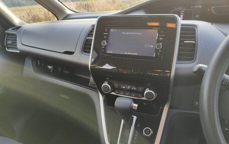 Nissan Serena IV, 2017 год, 1 750 000 рублей, 6 фотография