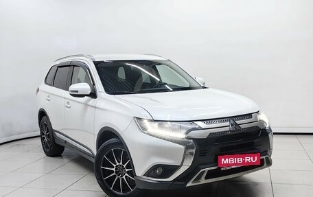 Mitsubishi Outlander III рестайлинг 3, 2019 год, 1 999 000 рублей, 1 фотография