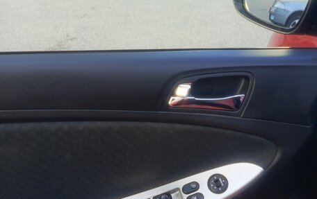 Hyundai Solaris II рестайлинг, 2012 год, 900 000 рублей, 23 фотография