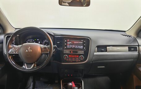 Mitsubishi Outlander III рестайлинг 3, 2019 год, 1 999 000 рублей, 11 фотография