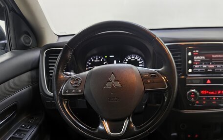 Mitsubishi Outlander III рестайлинг 3, 2019 год, 1 999 000 рублей, 10 фотография