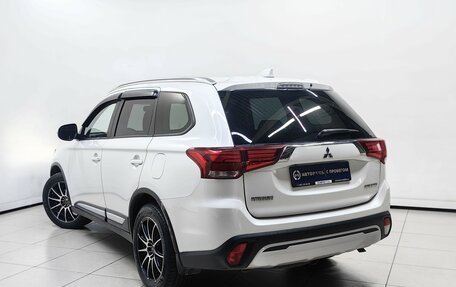 Mitsubishi Outlander III рестайлинг 3, 2019 год, 1 999 000 рублей, 2 фотография