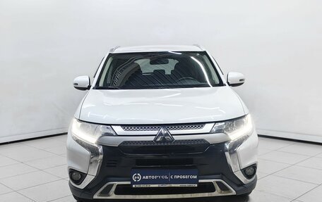 Mitsubishi Outlander III рестайлинг 3, 2019 год, 1 999 000 рублей, 3 фотография