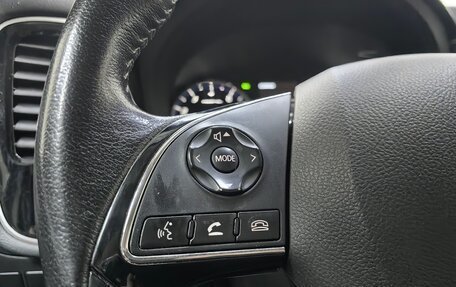 Mitsubishi Outlander III рестайлинг 3, 2019 год, 1 999 000 рублей, 18 фотография