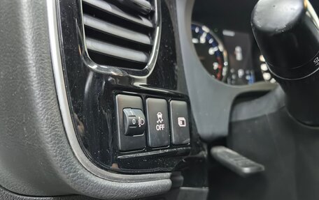 Mitsubishi Outlander III рестайлинг 3, 2019 год, 1 999 000 рублей, 22 фотография