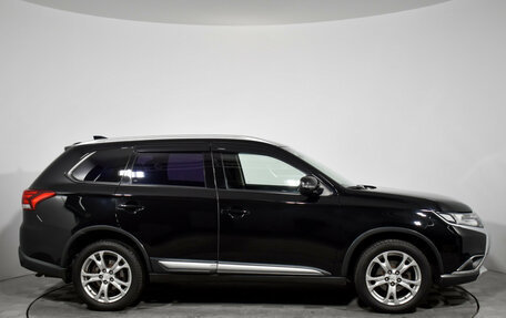 Mitsubishi Outlander III рестайлинг 3, 2017 год, 1 925 000 рублей, 4 фотография