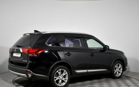 Mitsubishi Outlander III рестайлинг 3, 2017 год, 1 925 000 рублей, 5 фотография