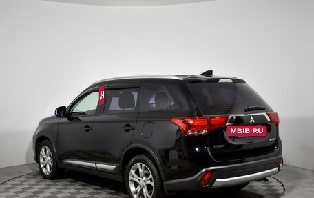 Mitsubishi Outlander III рестайлинг 3, 2017 год, 1 925 000 рублей, 7 фотография