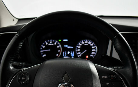 Mitsubishi Outlander III рестайлинг 3, 2017 год, 1 925 000 рублей, 21 фотография