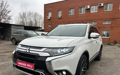 Mitsubishi Outlander III рестайлинг 3, 2019 год, 2 350 000 рублей, 1 фотография