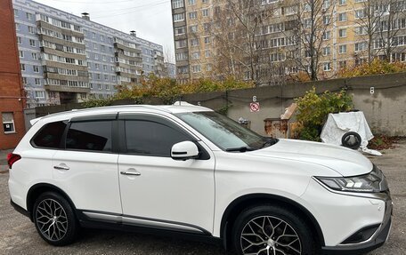 Mitsubishi Outlander III рестайлинг 3, 2019 год, 2 350 000 рублей, 4 фотография