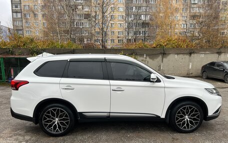 Mitsubishi Outlander III рестайлинг 3, 2019 год, 2 350 000 рублей, 5 фотография