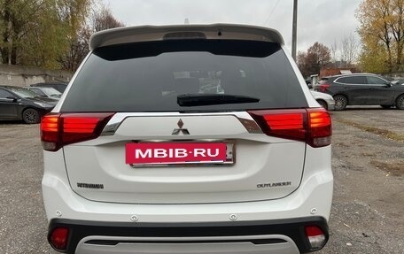 Mitsubishi Outlander III рестайлинг 3, 2019 год, 2 350 000 рублей, 7 фотография