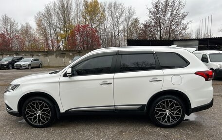Mitsubishi Outlander III рестайлинг 3, 2019 год, 2 350 000 рублей, 9 фотография