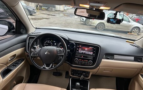 Mitsubishi Outlander III рестайлинг 3, 2019 год, 2 350 000 рублей, 16 фотография