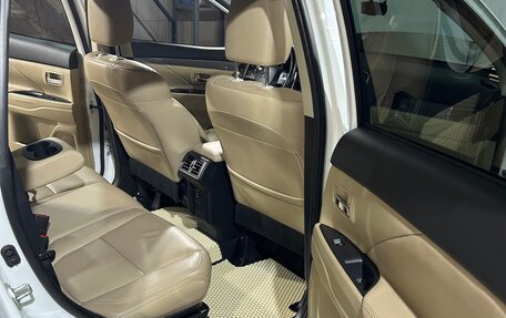 Mitsubishi Outlander III рестайлинг 3, 2019 год, 2 350 000 рублей, 15 фотография