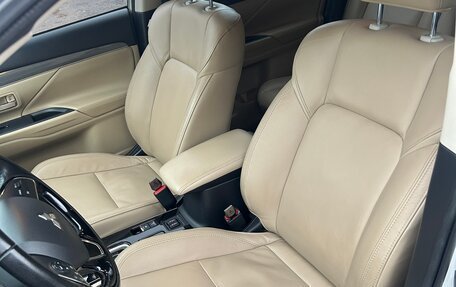 Mitsubishi Outlander III рестайлинг 3, 2019 год, 2 350 000 рублей, 19 фотография