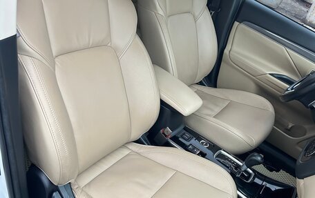 Mitsubishi Outlander III рестайлинг 3, 2019 год, 2 350 000 рублей, 20 фотография