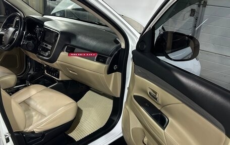 Mitsubishi Outlander III рестайлинг 3, 2019 год, 2 350 000 рублей, 14 фотография