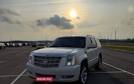 Cadillac Escalade III, 2010 год, 1 495 000 рублей, 2 фотография