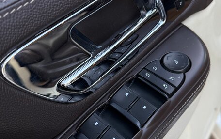 Cadillac Escalade III, 2010 год, 1 495 000 рублей, 11 фотография