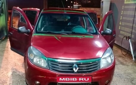 Renault Sandero I, 2013 год, 525 000 рублей, 2 фотография