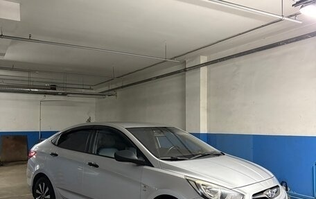 Hyundai Solaris II рестайлинг, 2013 год, 900 000 рублей, 2 фотография